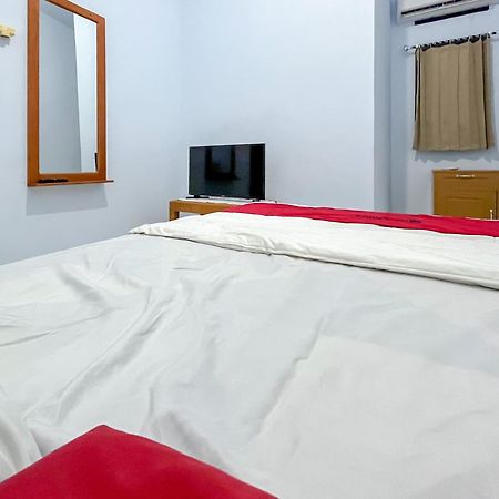 Reddoorz Syariah At Home Ampana Guest House Ampana Kota Экстерьер фото