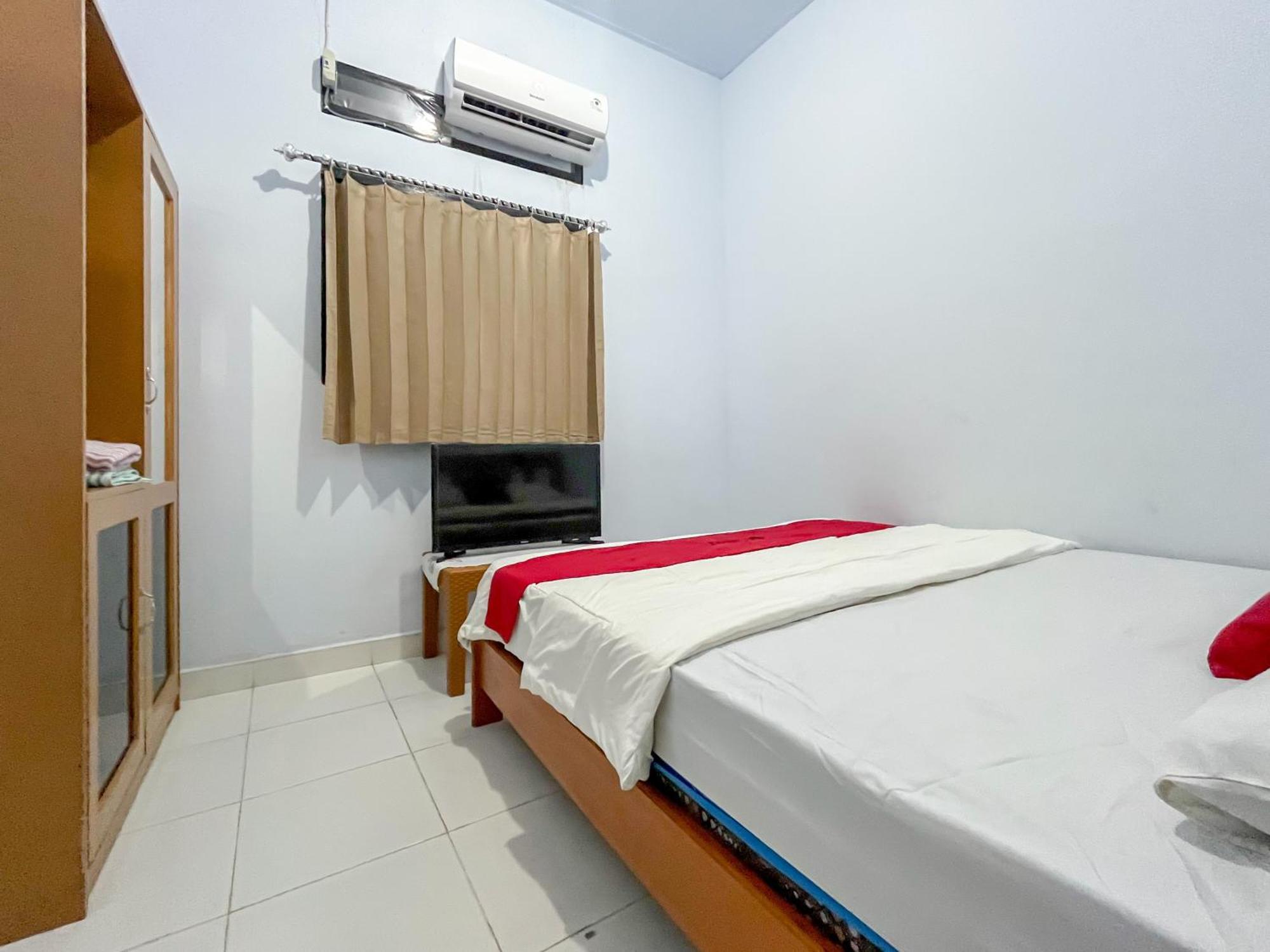 Reddoorz Syariah At Home Ampana Guest House Ampana Kota Экстерьер фото