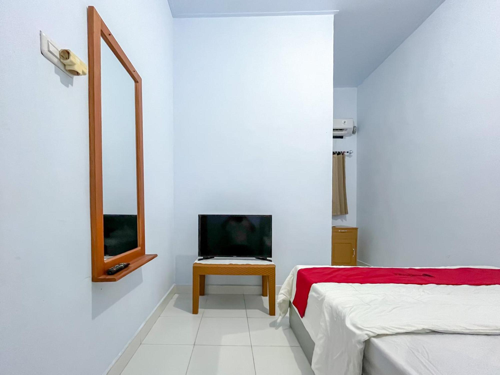 Reddoorz Syariah At Home Ampana Guest House Ampana Kota Экстерьер фото
