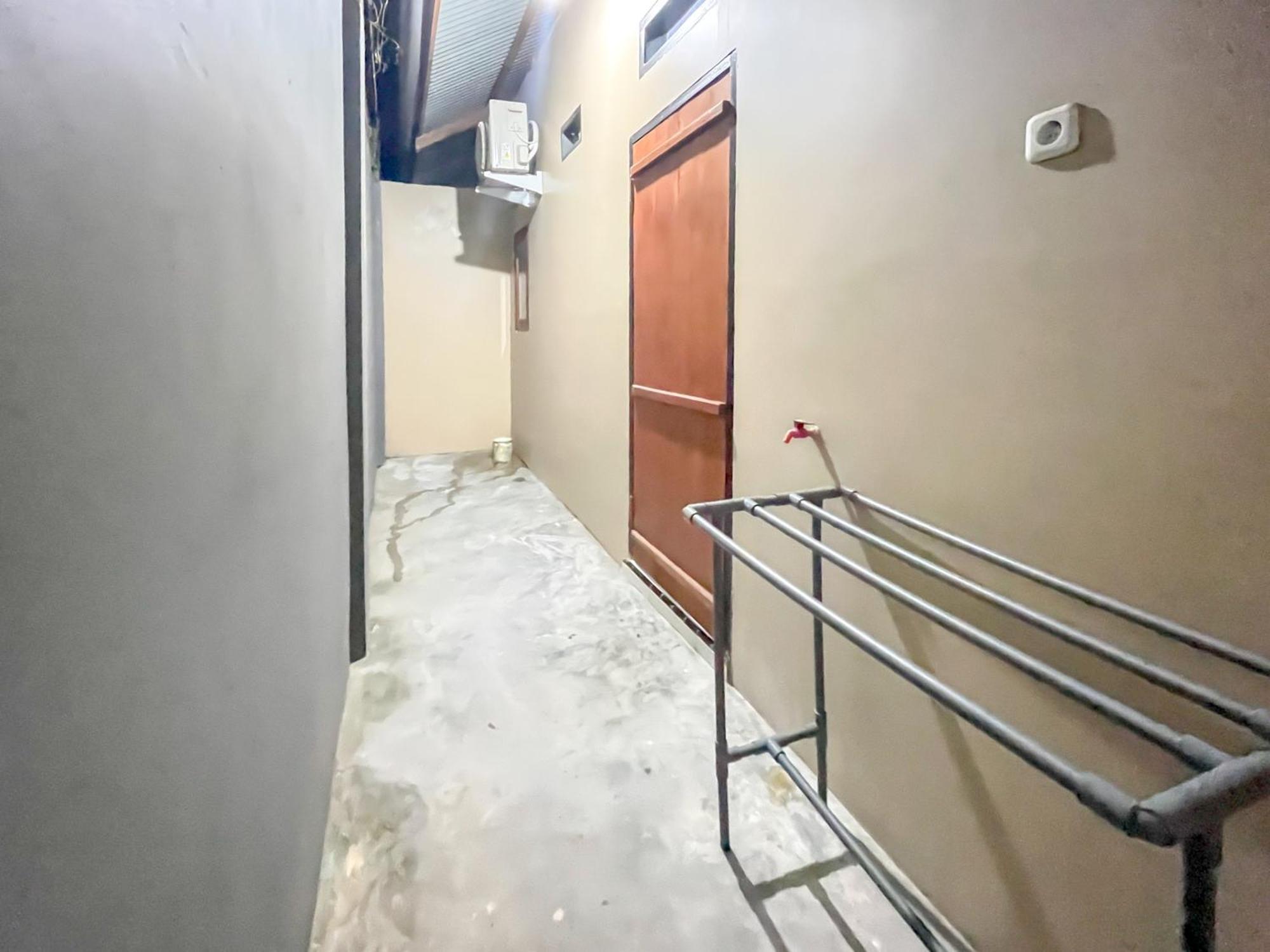 Reddoorz Syariah At Home Ampana Guest House Ampana Kota Экстерьер фото