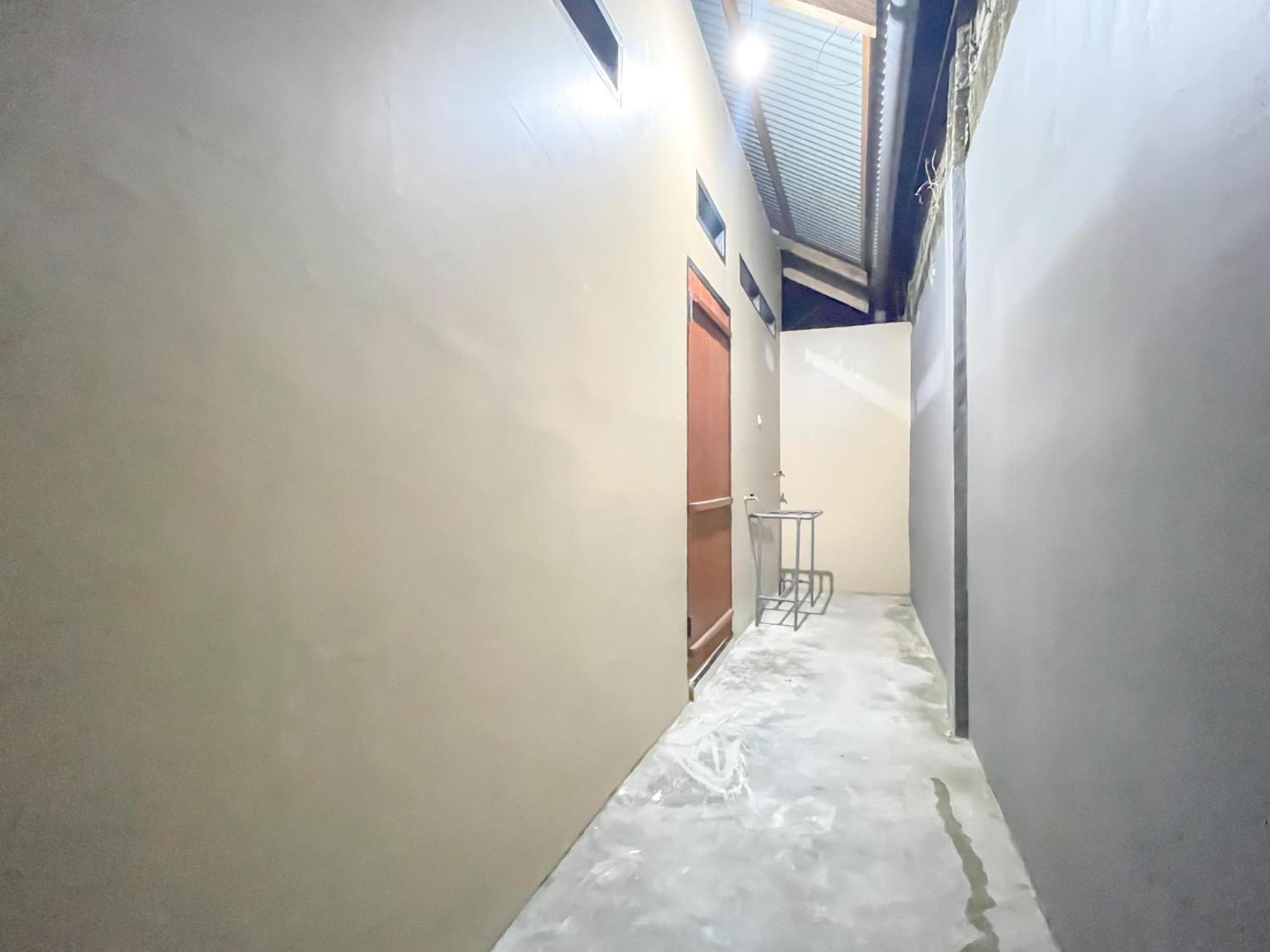 Reddoorz Syariah At Home Ampana Guest House Ampana Kota Экстерьер фото