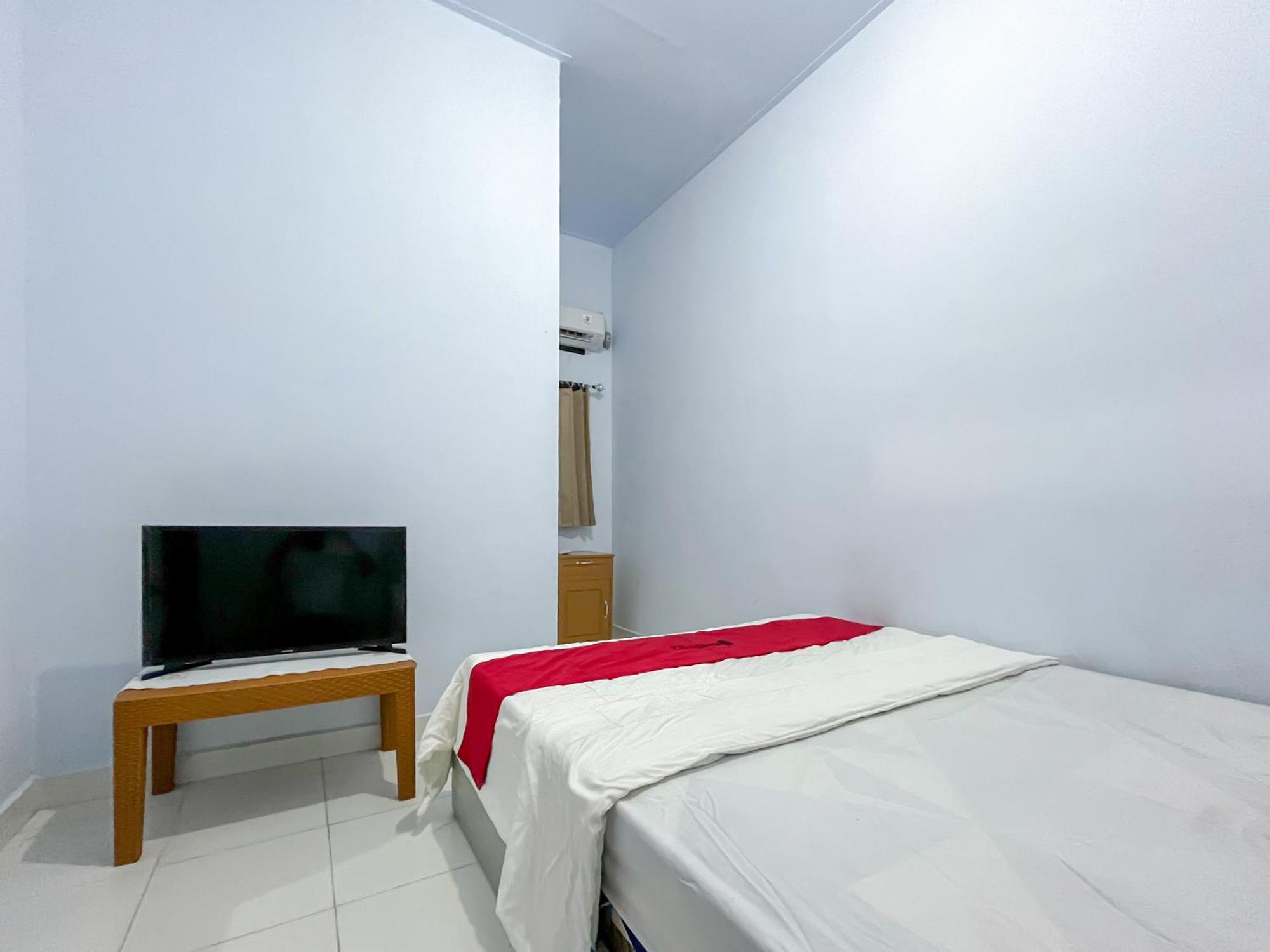 Reddoorz Syariah At Home Ampana Guest House Ampana Kota Экстерьер фото