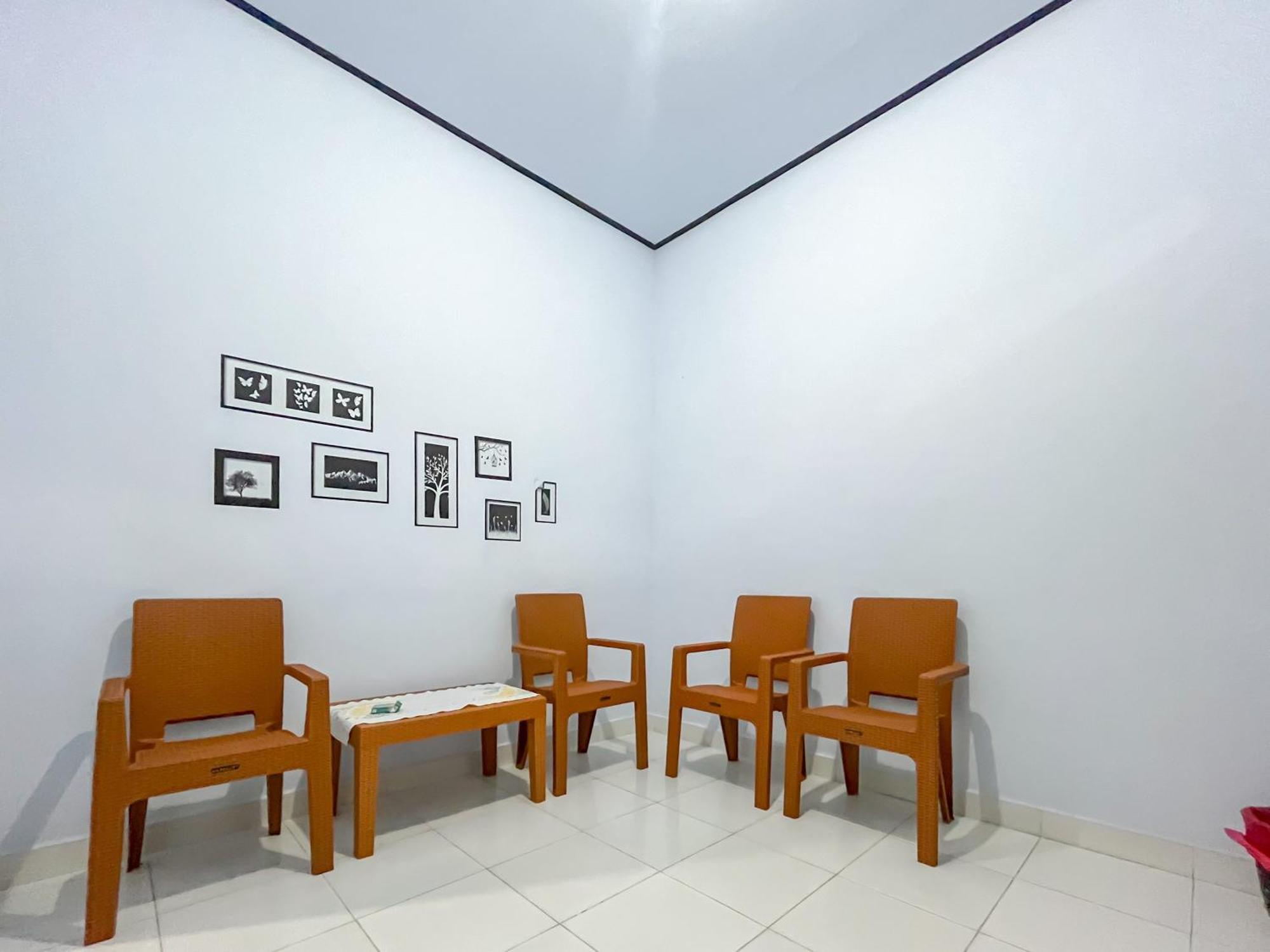 Reddoorz Syariah At Home Ampana Guest House Ampana Kota Экстерьер фото