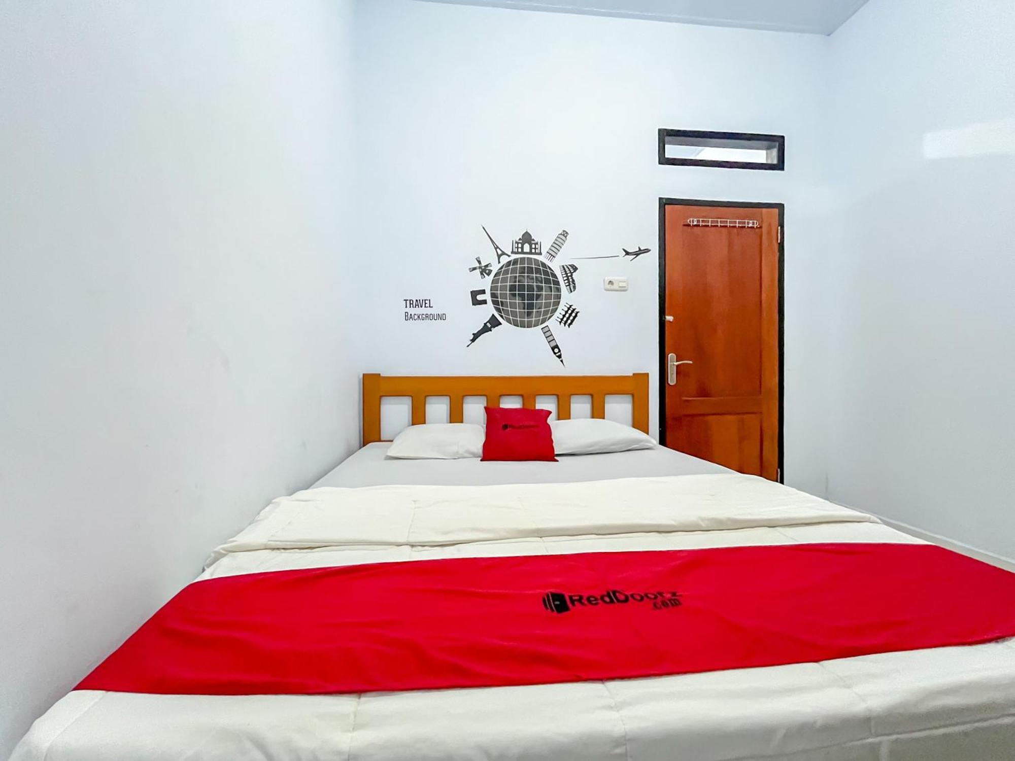 Reddoorz Syariah At Home Ampana Guest House Ampana Kota Экстерьер фото