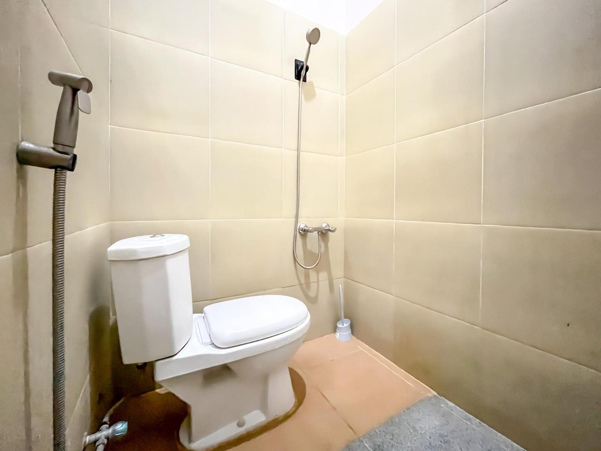 Reddoorz Syariah At Home Ampana Guest House Ampana Kota Экстерьер фото