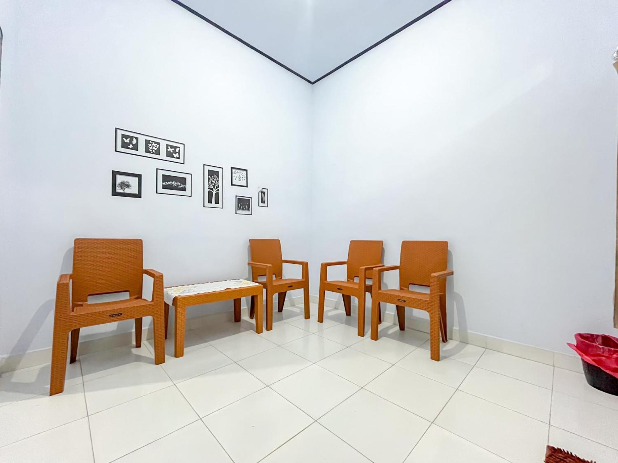 Reddoorz Syariah At Home Ampana Guest House Ampana Kota Экстерьер фото