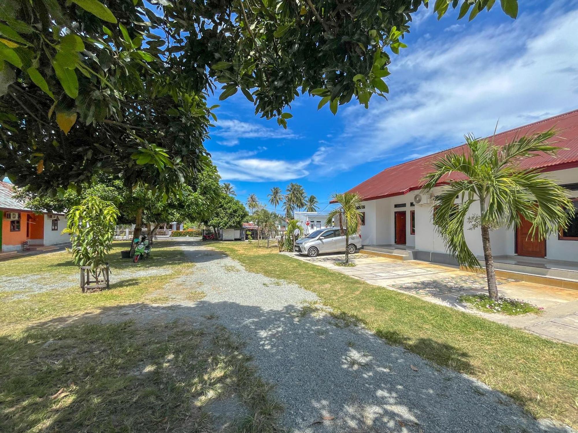 Reddoorz Syariah At Home Ampana Guest House Ampana Kota Экстерьер фото