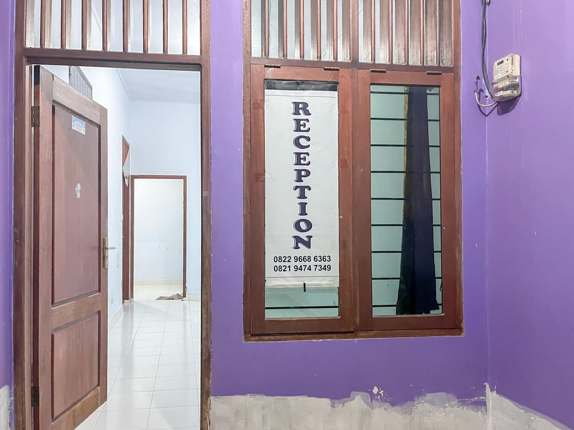 Reddoorz Syariah At Home Ampana Guest House Ampana Kota Экстерьер фото