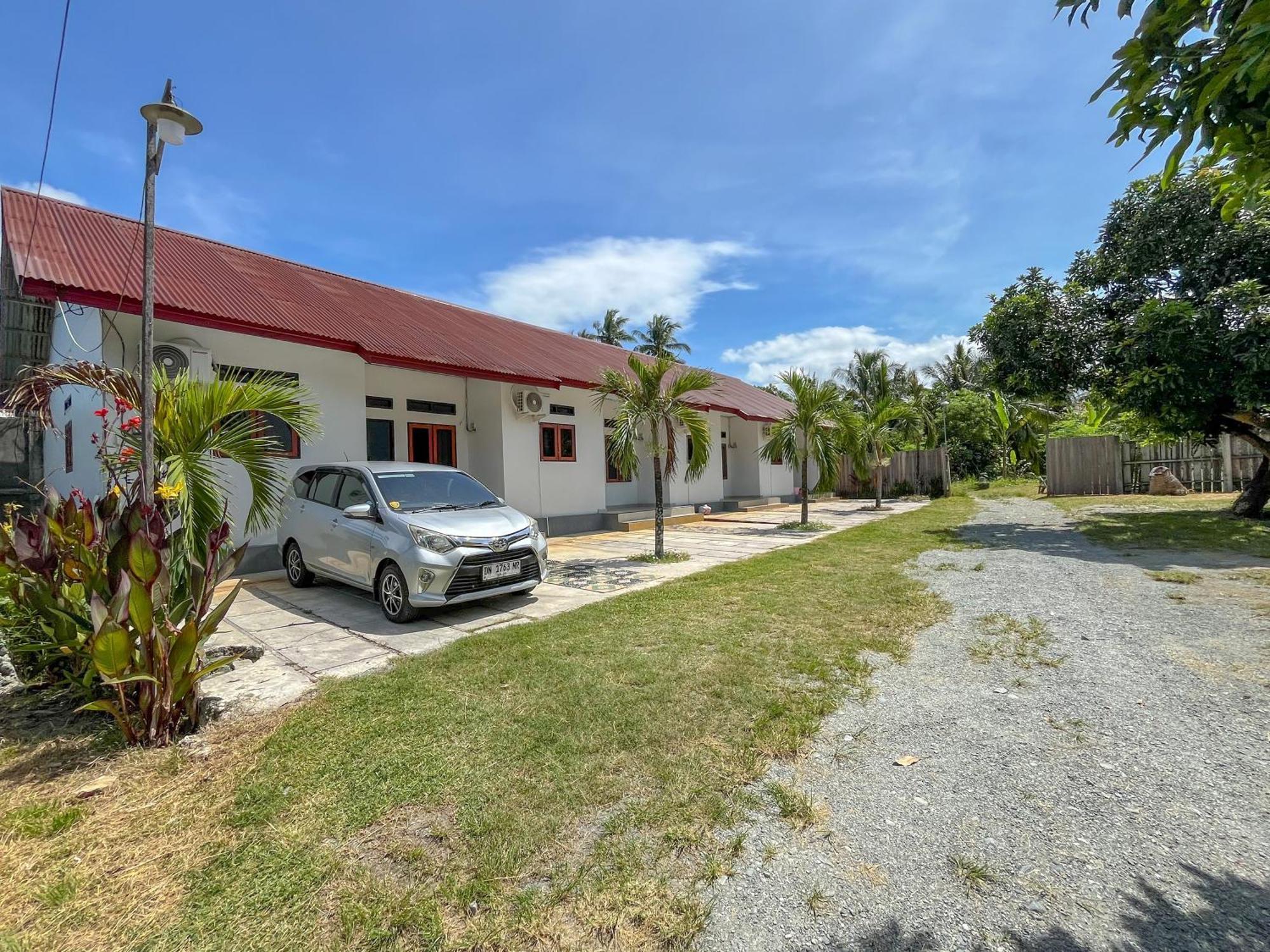 Reddoorz Syariah At Home Ampana Guest House Ampana Kota Экстерьер фото