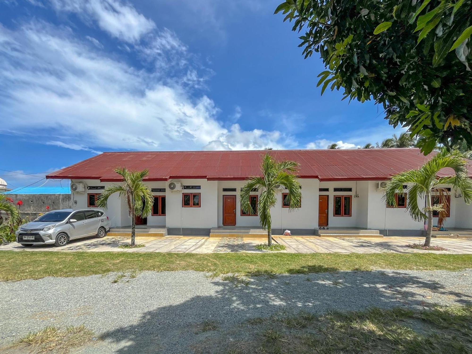 Reddoorz Syariah At Home Ampana Guest House Ampana Kota Экстерьер фото