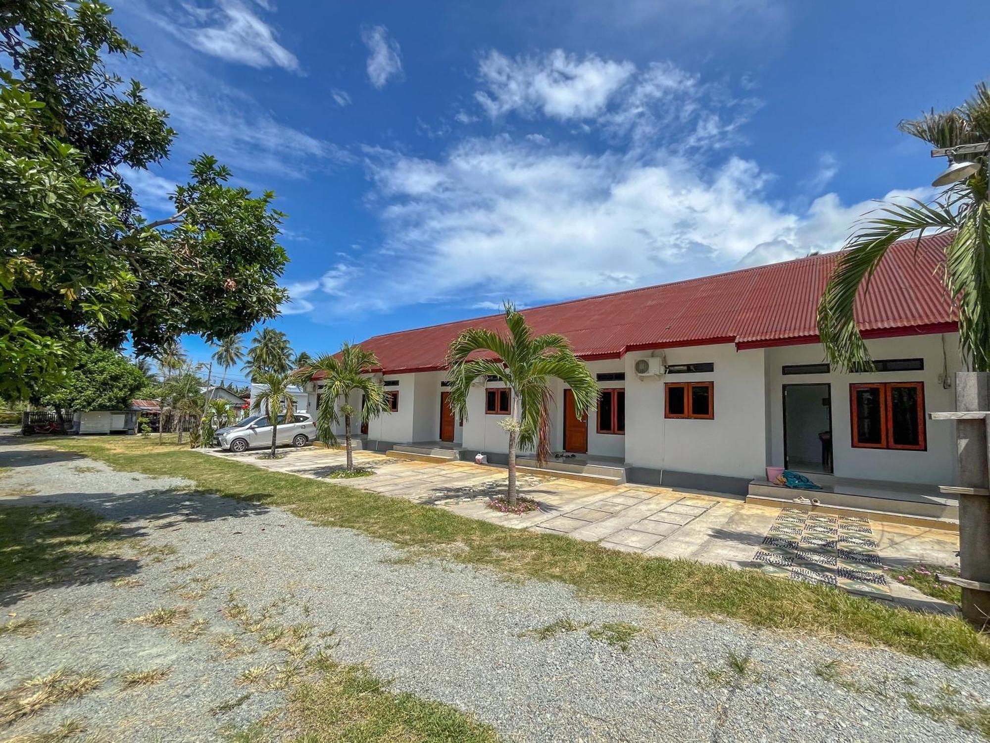Reddoorz Syariah At Home Ampana Guest House Ampana Kota Экстерьер фото